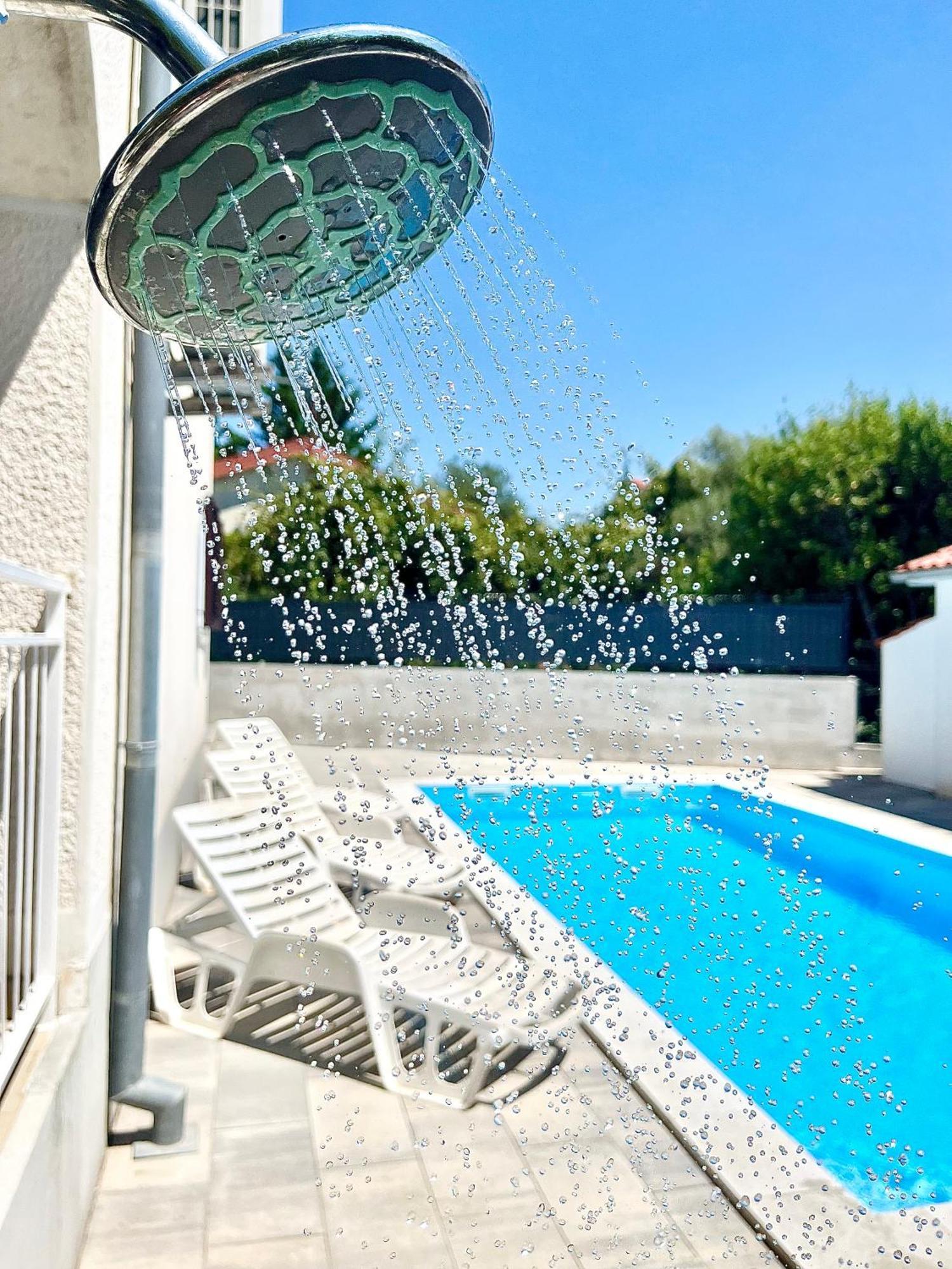 Adria Holiday Home Pinezići Eksteriør billede