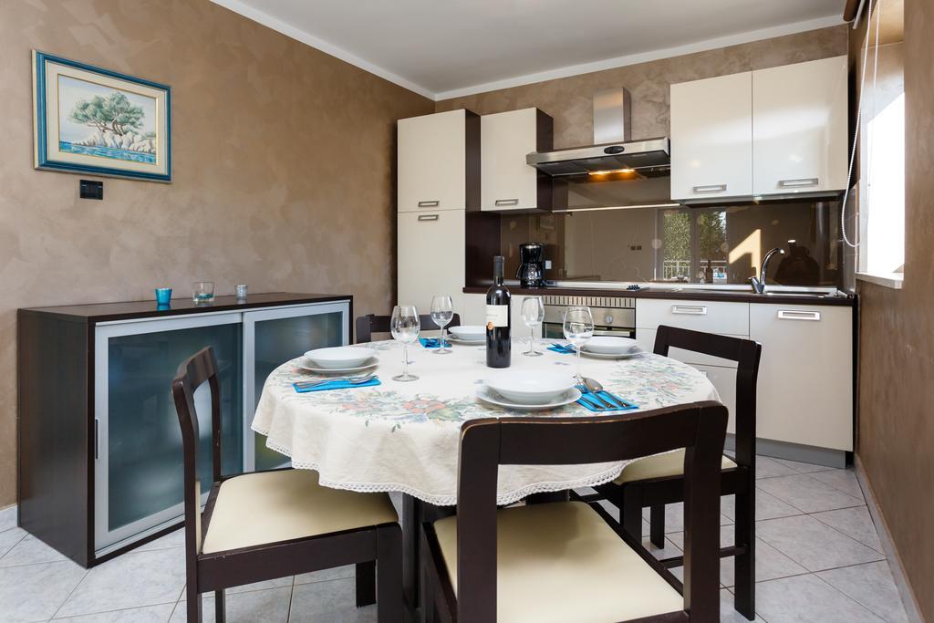 Adria Holiday Home Pinezići Eksteriør billede